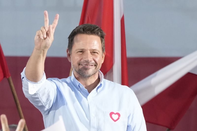 Кандидатът на полската управляваща 