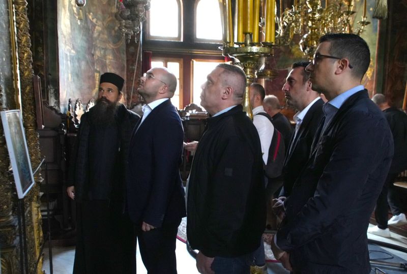 Георги Георгиев, отец Гавриил и членове на делегацията