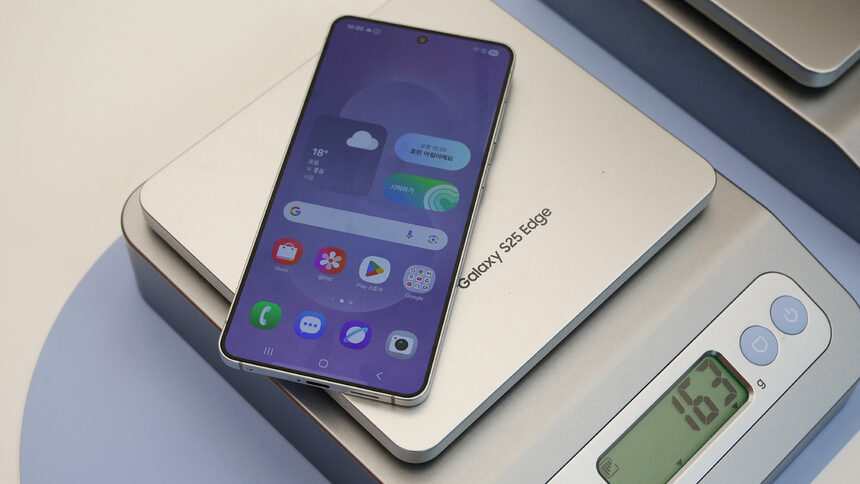 25 Edge излиза в продажба на 23 май в Южна Корея и на 30 май в САЩ, а след това ще се предлага в около 30 държави, включително в Китай и Европа