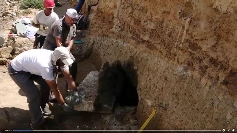 разкриването на непокътнатия гроб