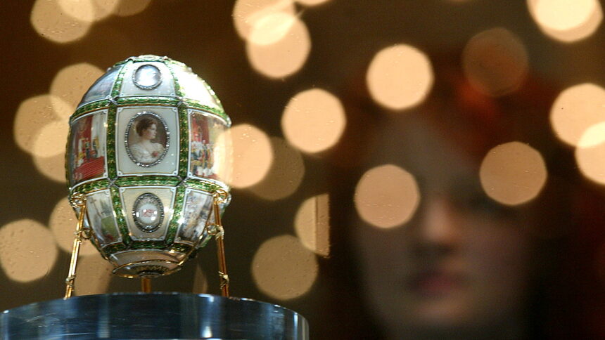 Основан от бижутера Петер Карл Фаберже в Санкт Петербург, Fabergé се прочува с императорските яйца, поръчвани от руските царе между 1885 и 1916 г.