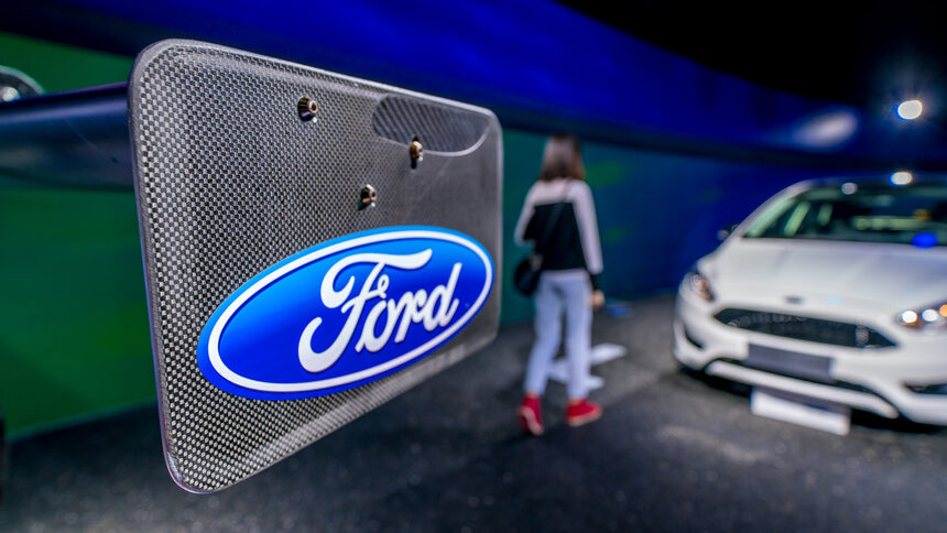 Новите EV на Ford ще използват LFP батерии, сглобявани в САЩ, без внос от Китай.