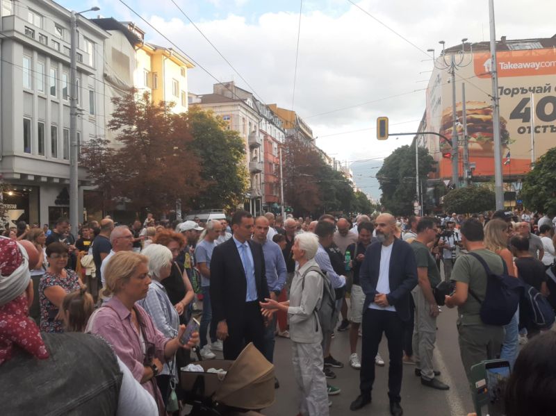 На протеста е кметът Васил Терзиев
