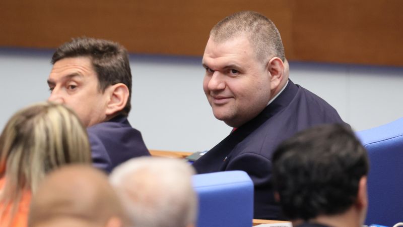 Халил Летифов и Делян Пеевски в парламента - БГНЕС/Антон Станков Халил Летифов и Делян Пеевски в парламента - БГНЕС/Антон Станков